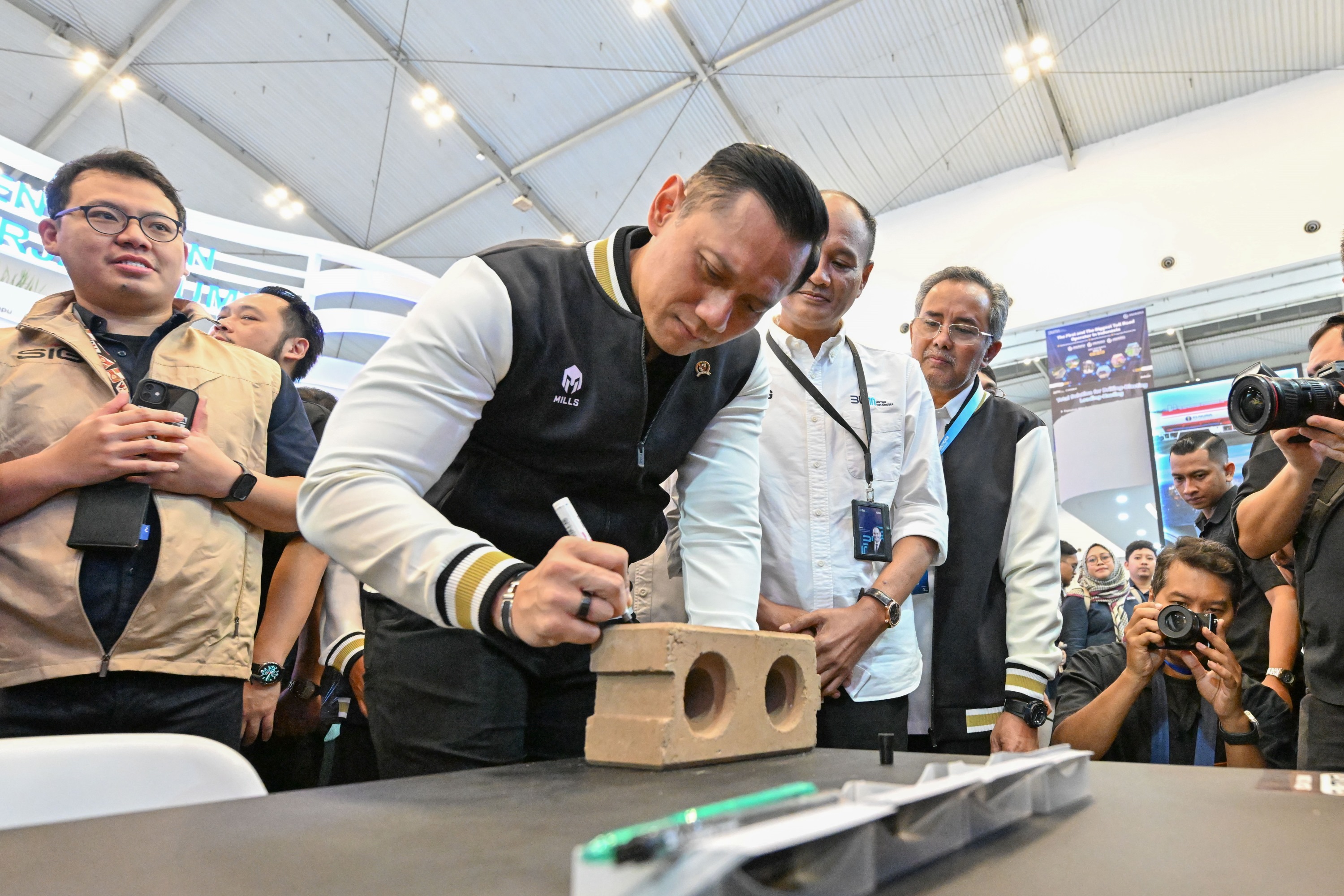 Jadi Kunci Pertumbuhan Ekonomi Berkelanjutan, SIG Siap Dukung Pembangunan Infrastruktur dan Perumahan dengan Semen Hijau
