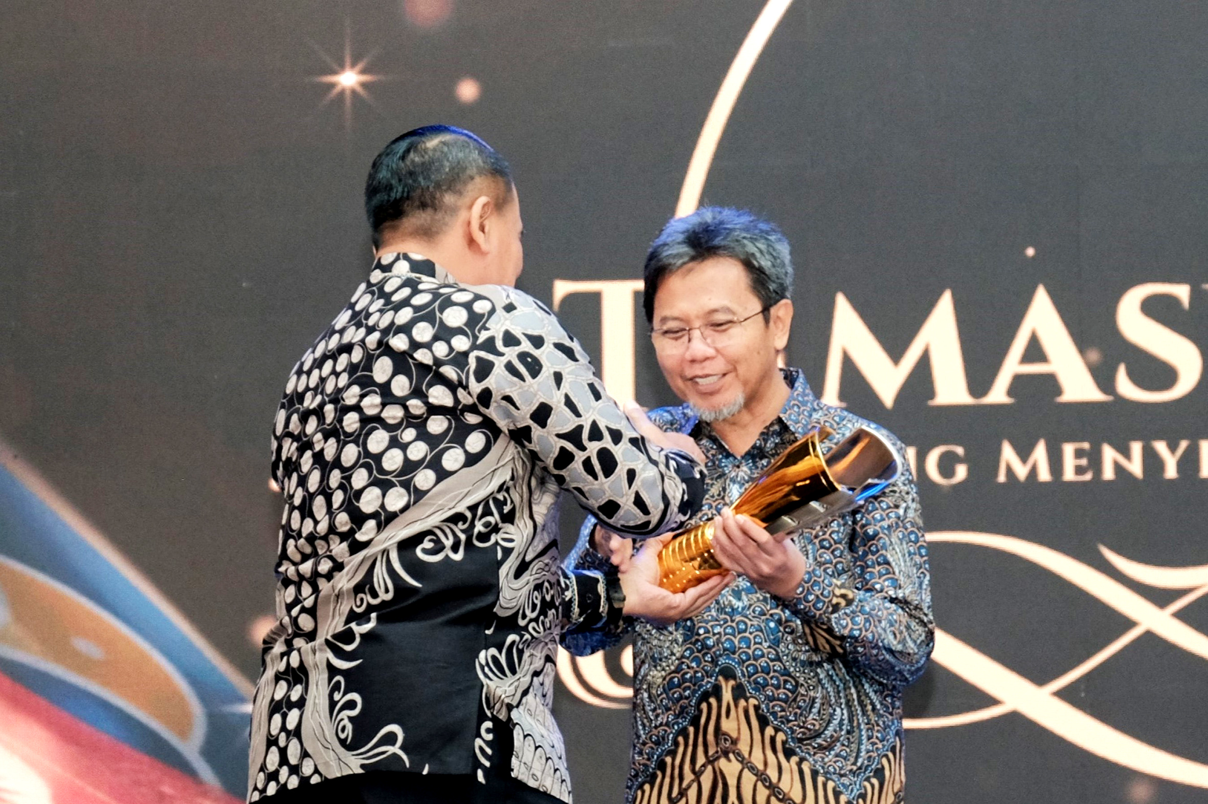 SIG Raih Tiga Penghargaan Kinerja Terbaik Pengembangan dan Pemberdayaan Masyarakat dari Kementerian ESDM