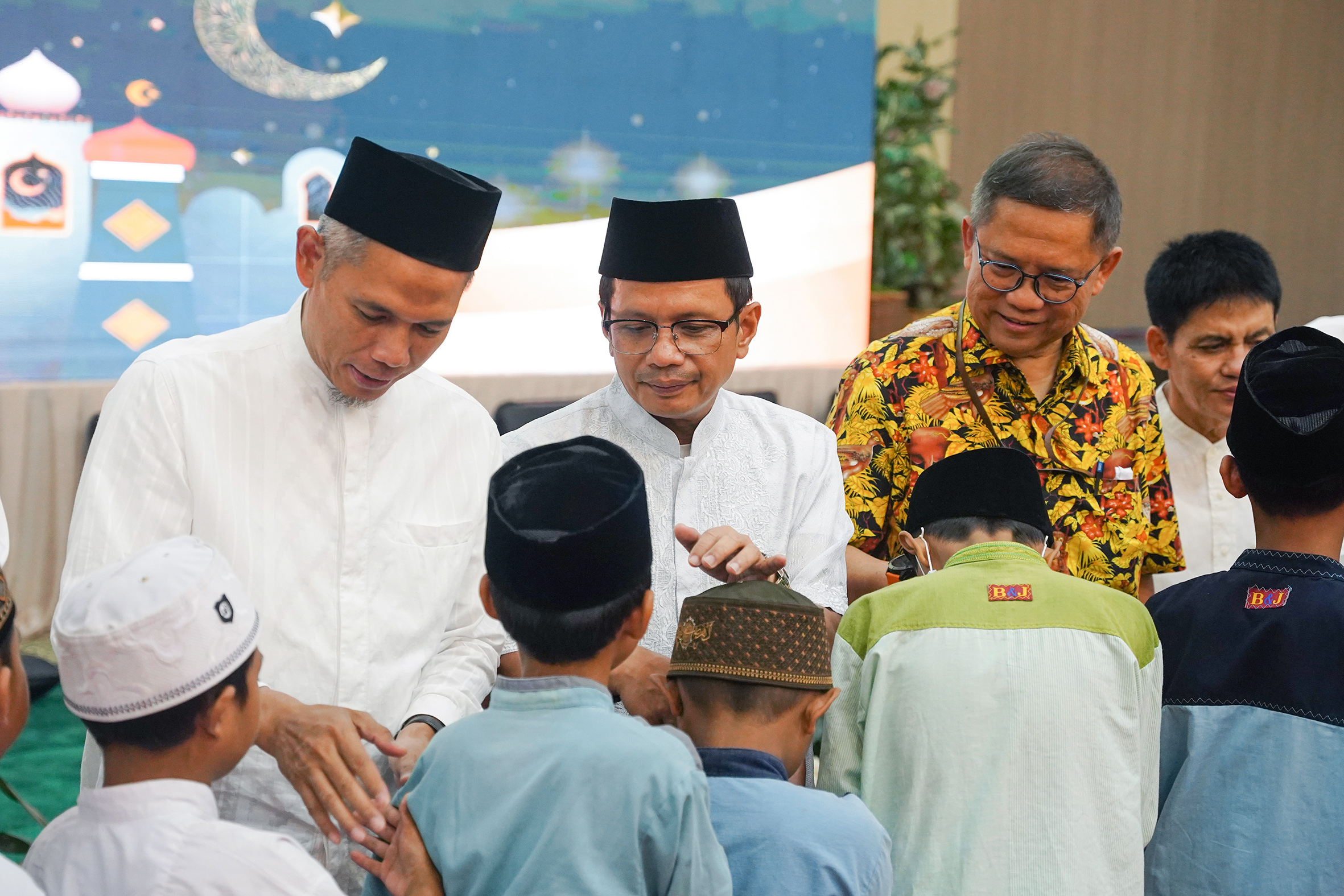 SIG Salurkan Bantuan Rp10,84 Miliar dalam Rangkaian Safari Ramadan 1444 H